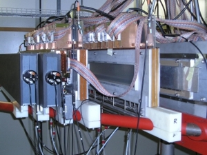 The pictures displays the focal plane detector system of the K600 magnetic spectrometer. The three multi wire drift
chambers and two scintillators for starting the drift time measurement can be seen.
